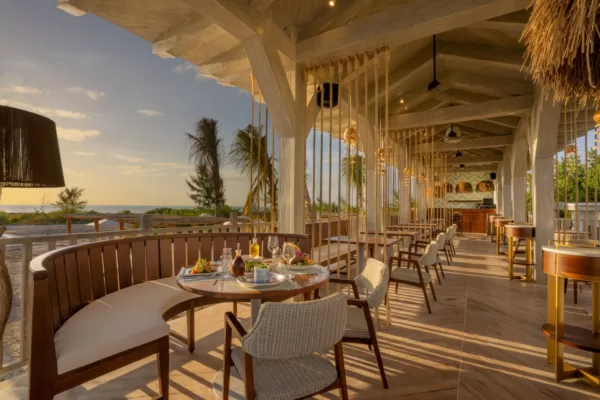 Restaurante con vista al mar del Hotel Margaritaville Holbox en Punta Coco