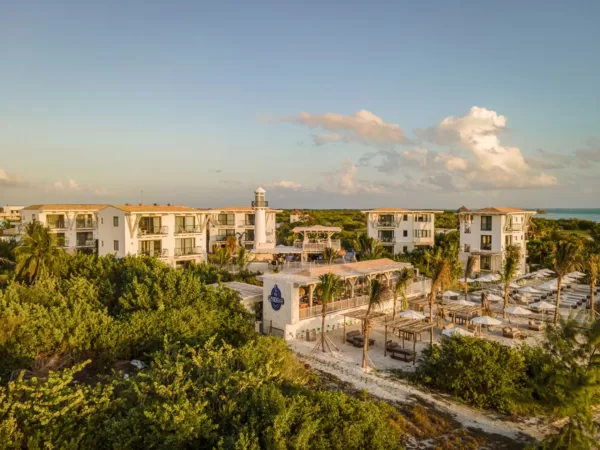 Vista panorámica del Hotel Margaritaville Holbox en Punta Coco