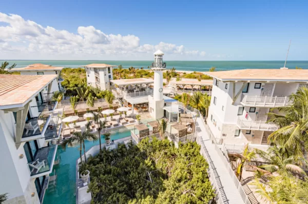 Vista panorámica del Hotel Margaritaville Holbox en Punta Coco